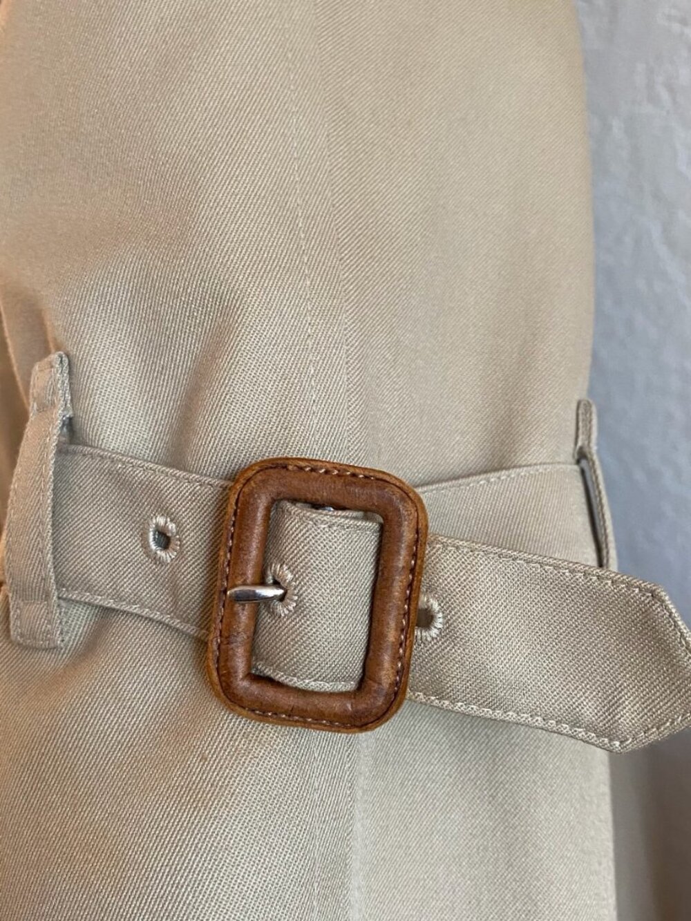 Burberrys' 1985 Trench Raincoat with zipped in lining - Picture 11 of 14